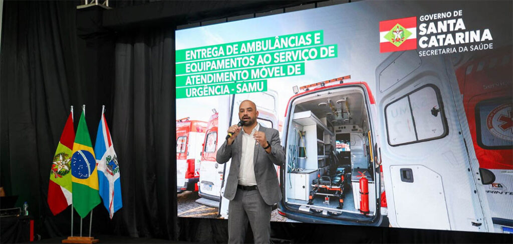 Governo de SC entrega 31 ambulâncias e motolâncias do SAMU aos municípios