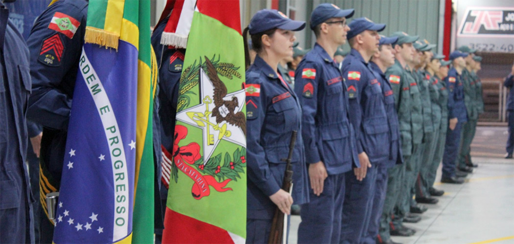 CBMSC realiza passagem de comando em Joaçaba, forma e promove bombeiros