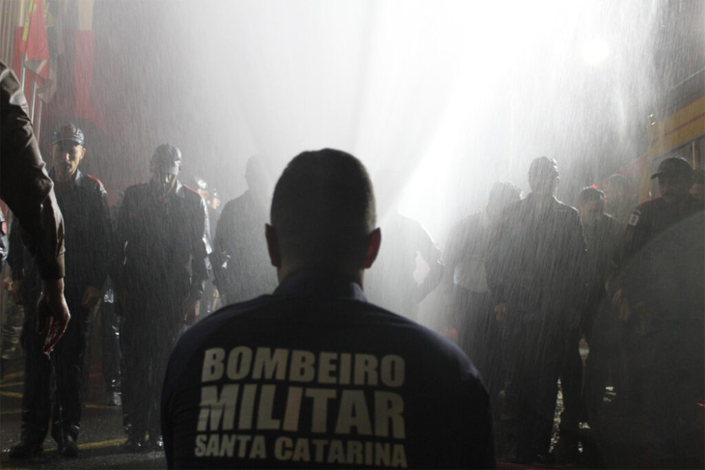 A solenidade teve início com a promoção de 19 bombeiros comunitários e a formatura de novos nove BCs em Joaçaba