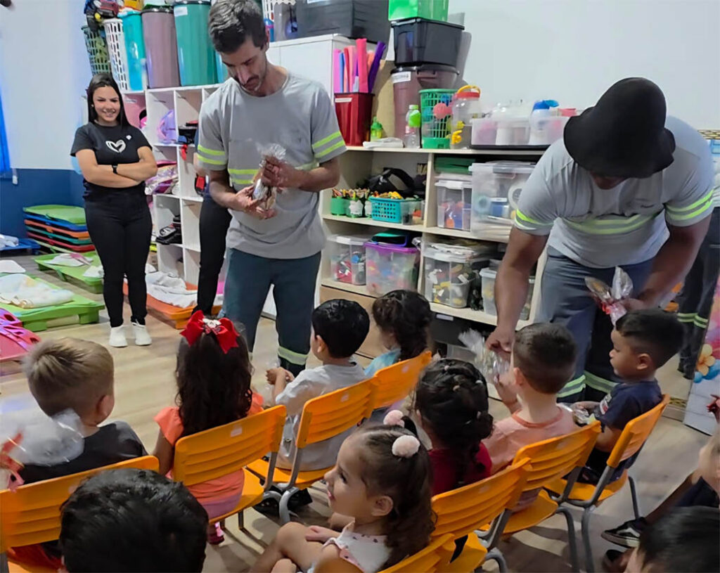 Coocam leva Páscoa solidária a crianças por meio do programa GIF da BRF