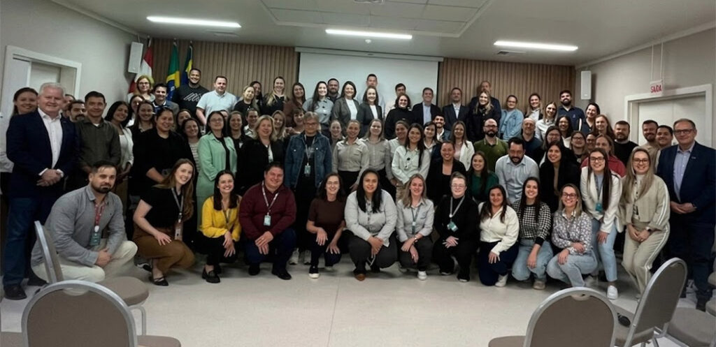 A participação em encontros como esses é essencial para o desenvolvimento institucional do HUST