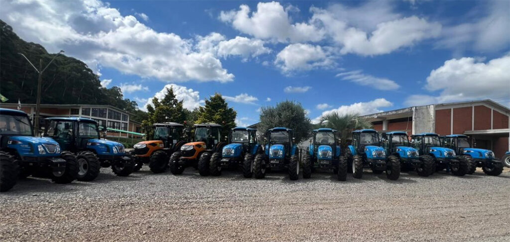 Governo de SC entrega equipamentos para fortalecer e modernizar a produção agrícola