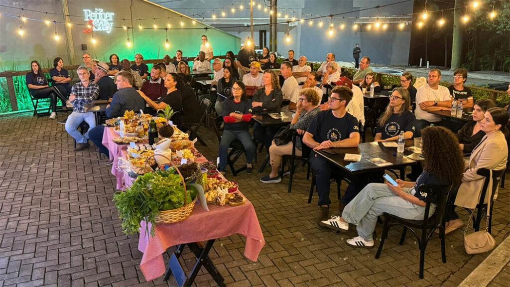 Na noite desta segunda-feira (13), em evento realizado no Pepper Sally, foi lançada oficialmente a nova marca da Feira Livre Municipal de Joaçaba
