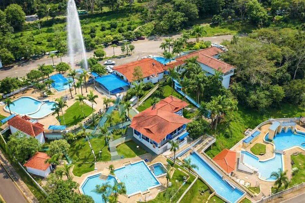 O Parque atrai visitantes de todo o país e do Mercosul, em função das águas sulfurosas a 38,6º que tem propriedades terapêuticas