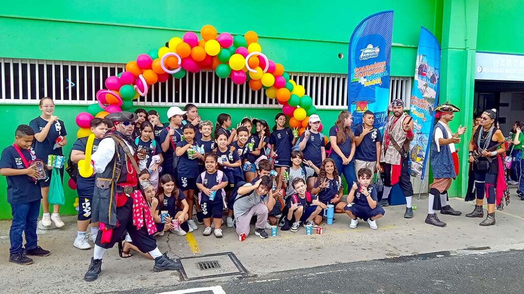 Foram 27 escolas participantes e mais de 3.000 crianças e professores que vivenciaram um dia inesquecível de diversão e solidariedade no Parque Unipraias