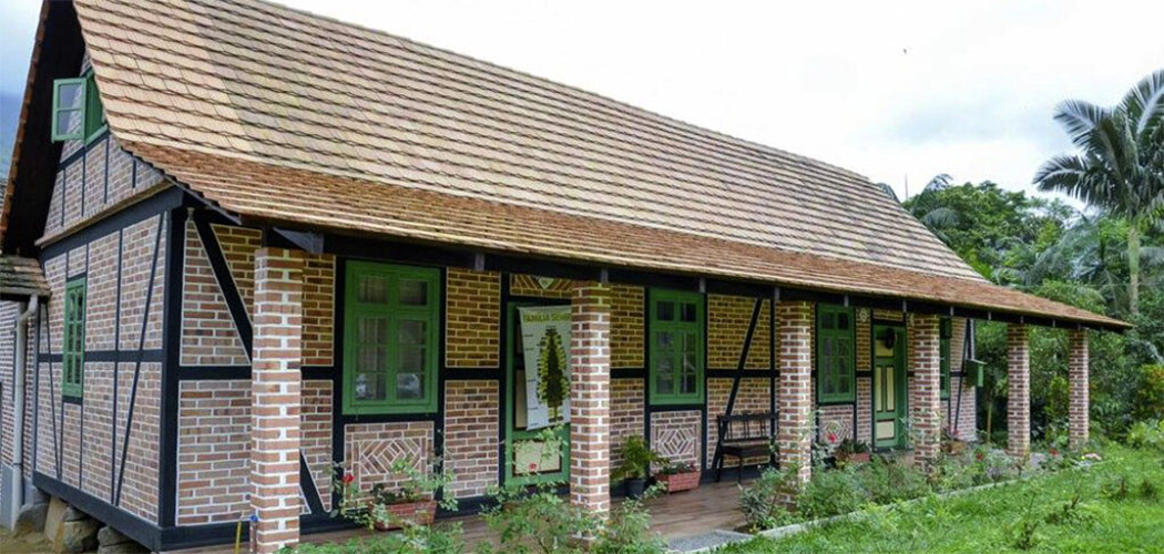 A rota do Enxaimel em Pomerode é a maior concentração fora da Europa de casas construídas na técnica Enxaimel, trazida pelos imigrantes alemães