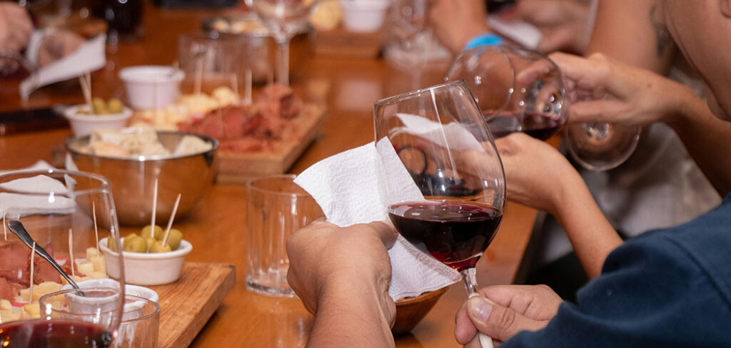 Vino! Balneário Camboriú inicia série de encontros voltados ao mundo do vinho