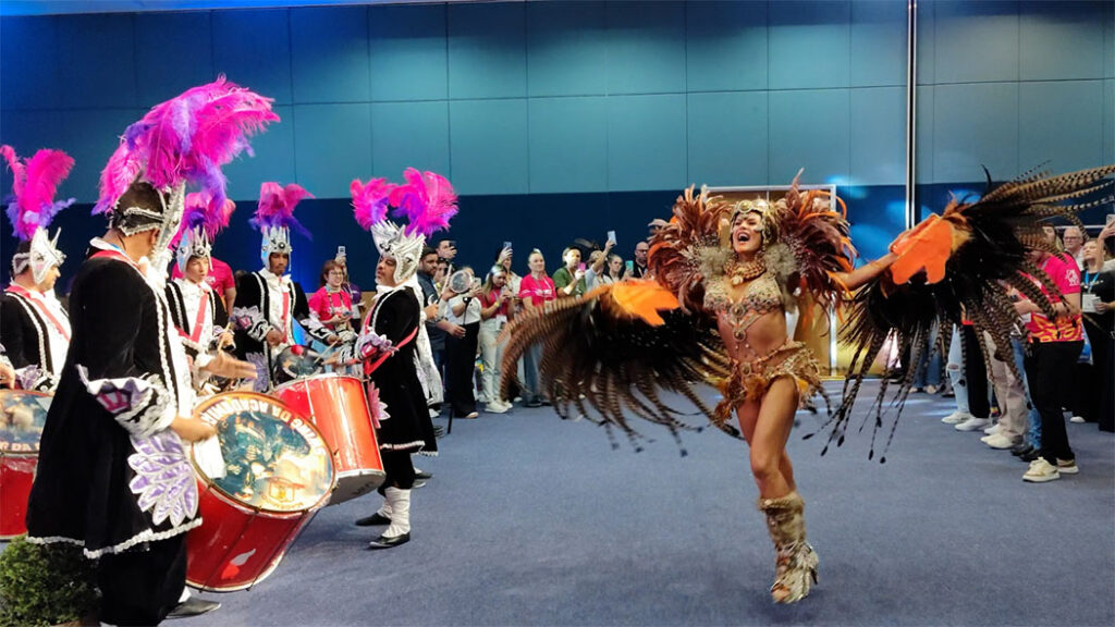 Carnaval de Joaçaba conquista agentes de viagens e ganha destaque na Expo Turismo Paraná