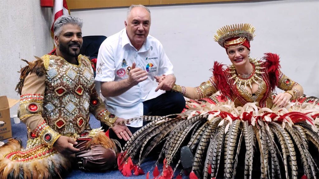 Joaçaba leva espetáculo do Carnaval à Expo Turismo Paraná e fortalece marca turística