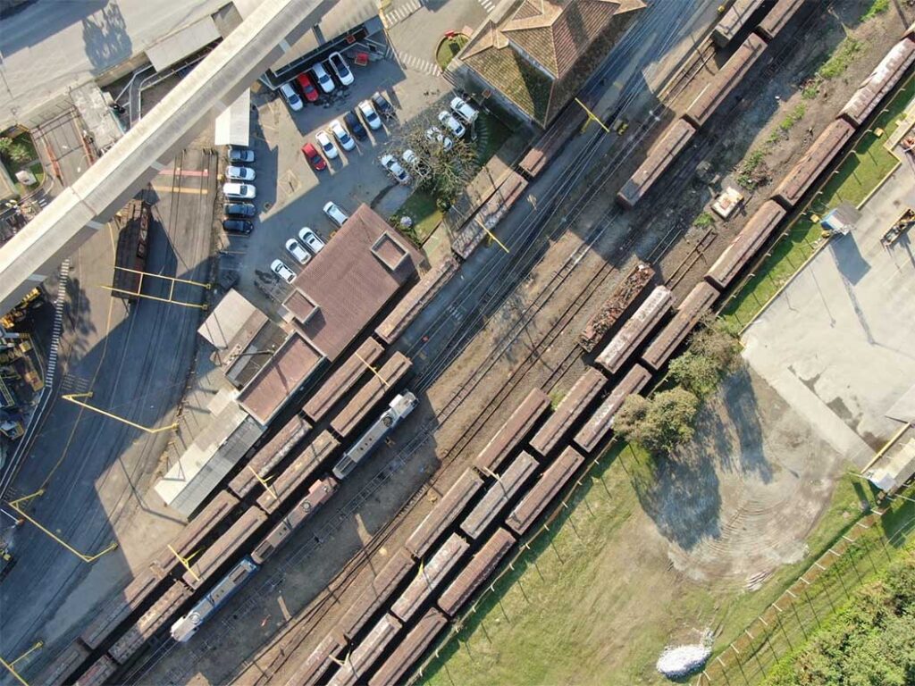 Os governadores dos estados que compõem o Conselho de Desenvolvimento e Integração Sul (Codesul), SC, RS, PR e MS, assinaram um documento contrário à Política Nacional de Concessões Ferroviárias do Ministério dos Transportes