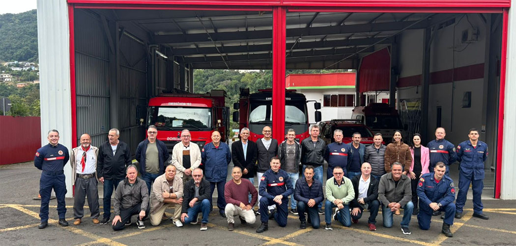 A ação teve como objetivo reforçar os laços entre os bombeiros da ativa e aqueles que dedicaram décadas ao serviço de proteção e salvamento no meio-oeste catarinense