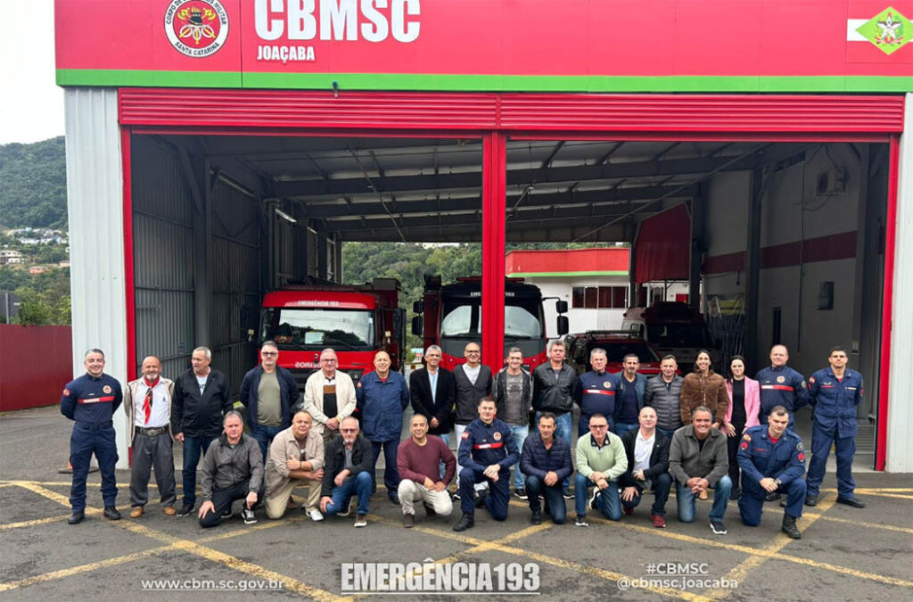 Veteranos do Corpo de Bombeiros Militar são homenageados pelo 11º BBM em Joaçaba