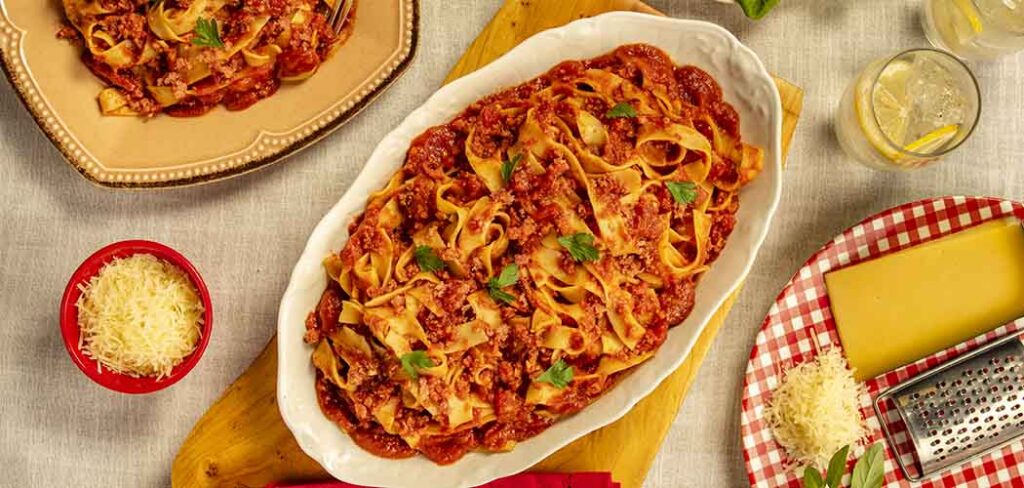 Fettuccine com Ragu de Linguiça Calabresa