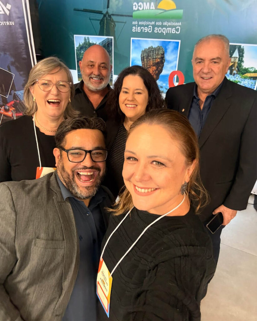 Jornalistas associados da ABRAJET-SC e ABRAJET-PR, que fizeram a cobertura jornalística do evento, com o colega jornalista Marcos Silva, que promoveu o Fórum