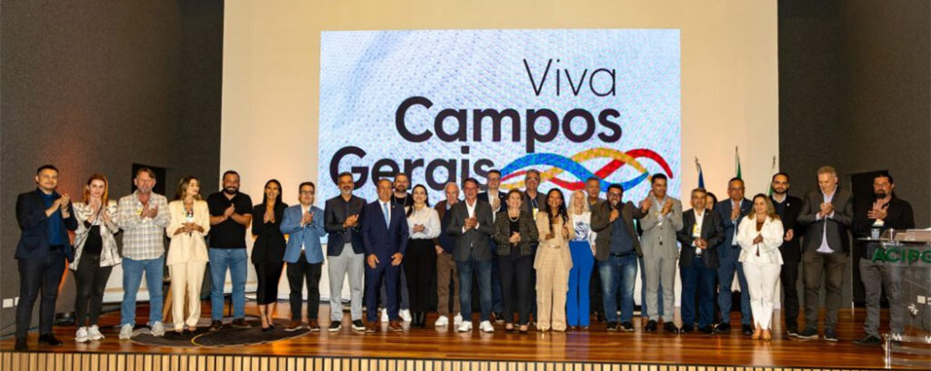 Fórum de Turismo Viva Campos Gerais - Autoridades no palco
