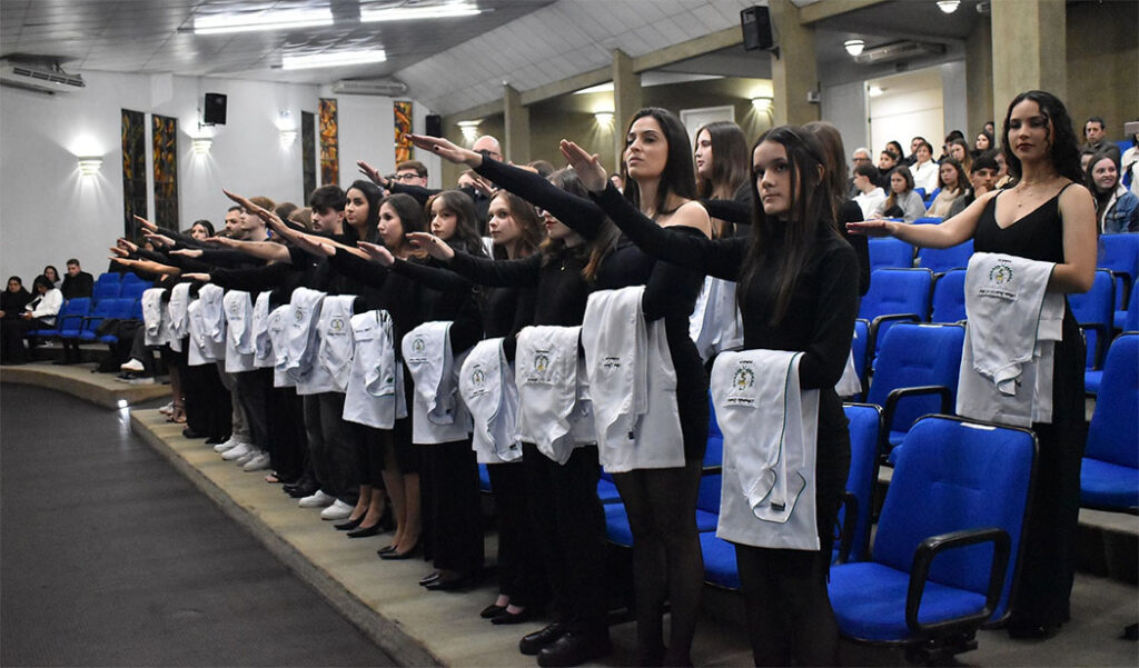 A cerimônia contou com o juramento da turma