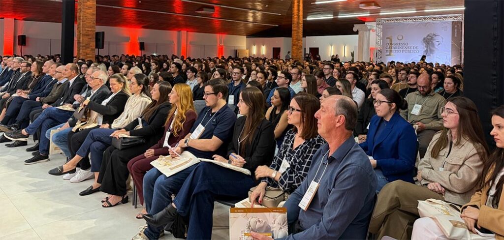 Abertura do 1º Congresso de Direito Público reúne mais de 800 participantes em Joaçaba