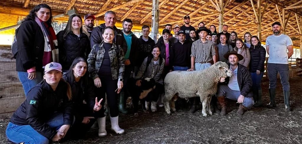 Visitas técnicas ampliam conhecimento prático dos alunos do Curso Técnico em Zootecnia do Polo de Joaçaba