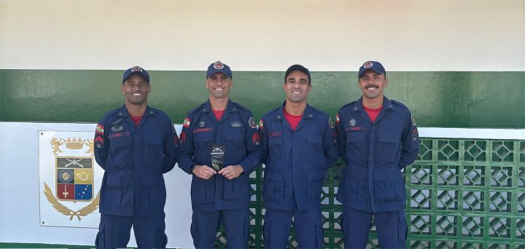 Bombeiros militares de Santa Catarina vencem prova infante de ferro