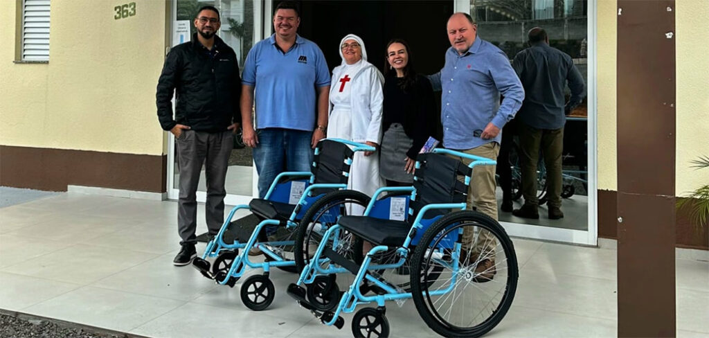 Ação do Rotary amplia mobilidade e qualidade de vida com doação de cadeiras de rodas na região