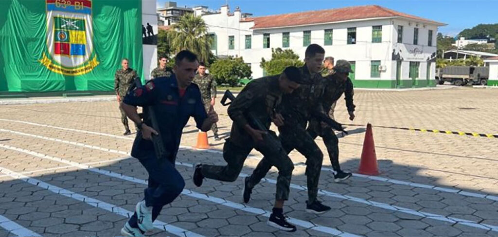 Bombeiros militares de Santa Catarina vencem prova infante de ferro
