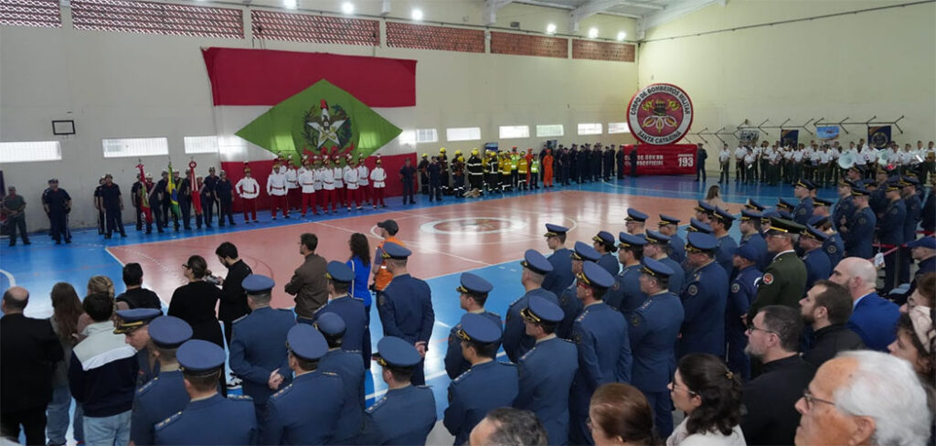 CBMSC celebra 23 anos de emancipação com a Medalha do Centenário e promoção de bombeiros militares