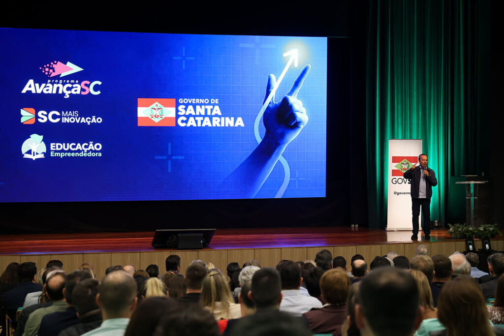 O Avança SC integra dados, participação social e planejamento regional para preparar o estado para os desafios da próxima década