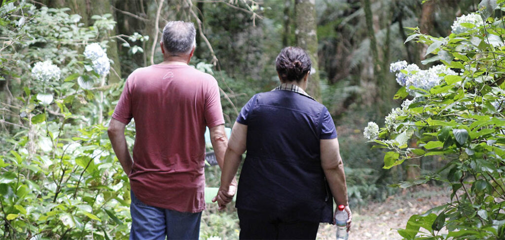 Casais que escolhem não compartilhar a rotina diária frequentemente relatam relações mais estáveis