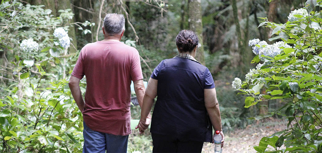 Casais que escolhem não compartilhar a rotina diária frequentemente relatam relações mais estáveis