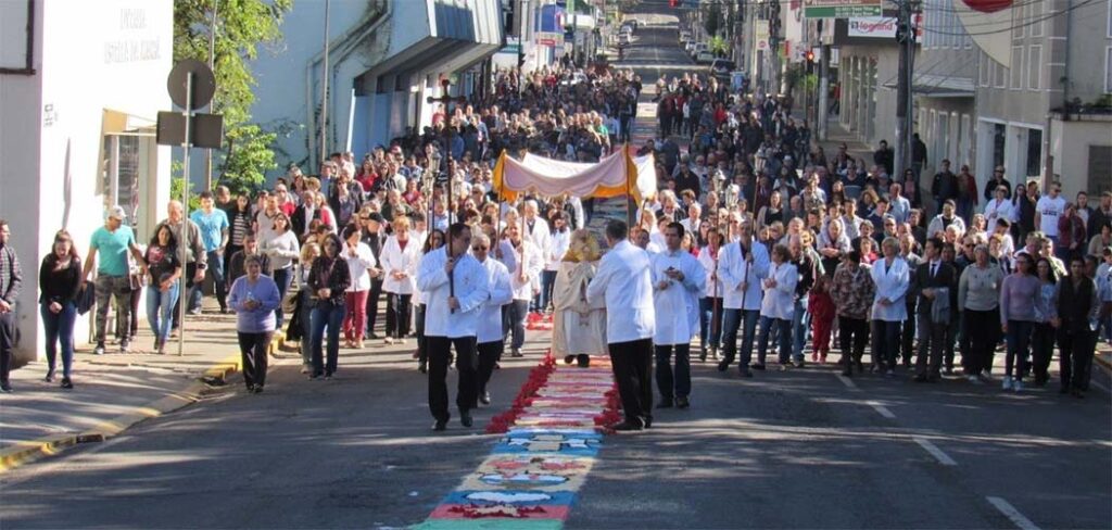 Corpus Christi: fé, tradição e arte transformam as ruas em um caminho de devoção