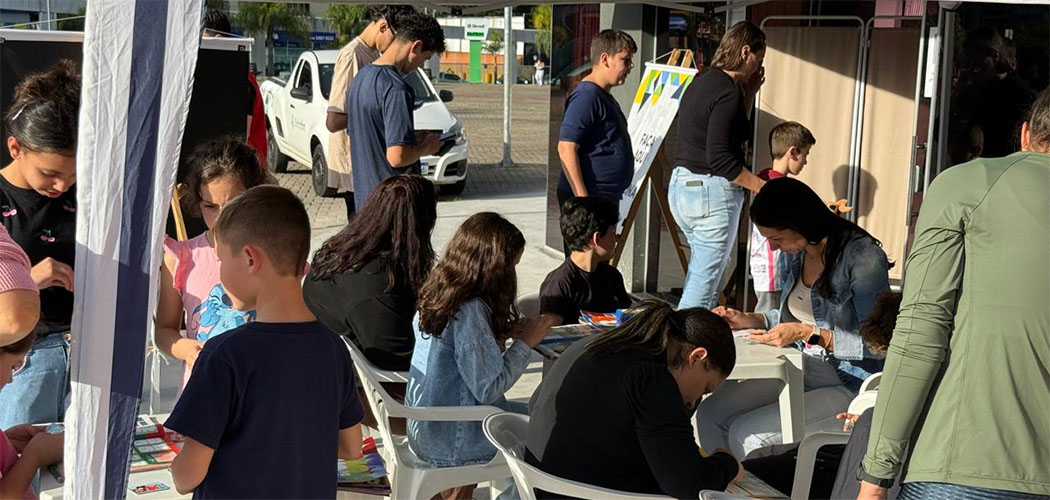 Prefeitura de Joaçaba, por meio da Secretaria Municipal de Saúde, realizou no último sábado (6), no Parque Municipal, uma ação especial de vacinação