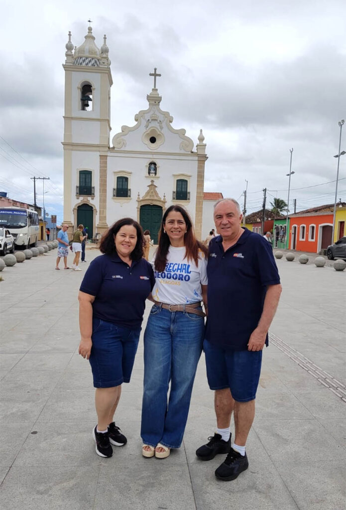 Maely Silva – Presidente da ABRAJET SC, com Cláudia Pessôa, Secretária Municipal de Turismo de Marechal Deodoro e o CEO do Grupo Bom Dia Santa Catarina, Evandro Novak