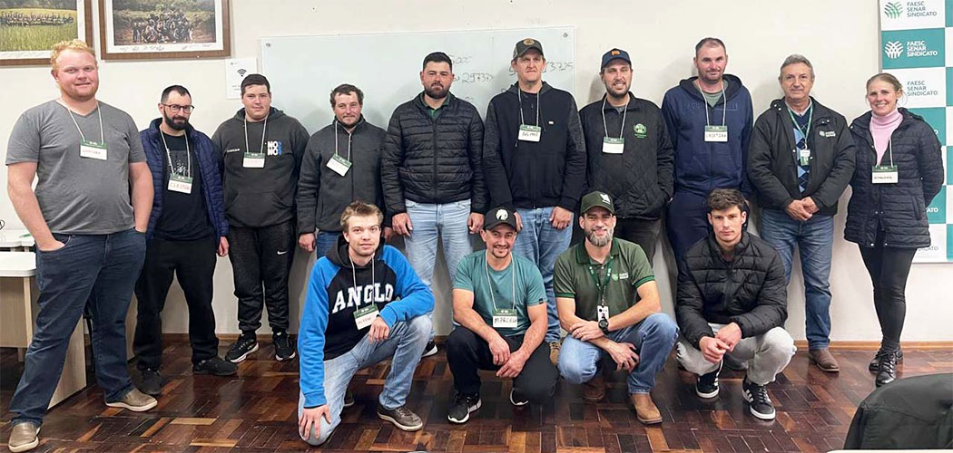 Sindicato Rural de Joaçaba reúne produtores em assembleia e palestra técnica sobre dejetos suínos
