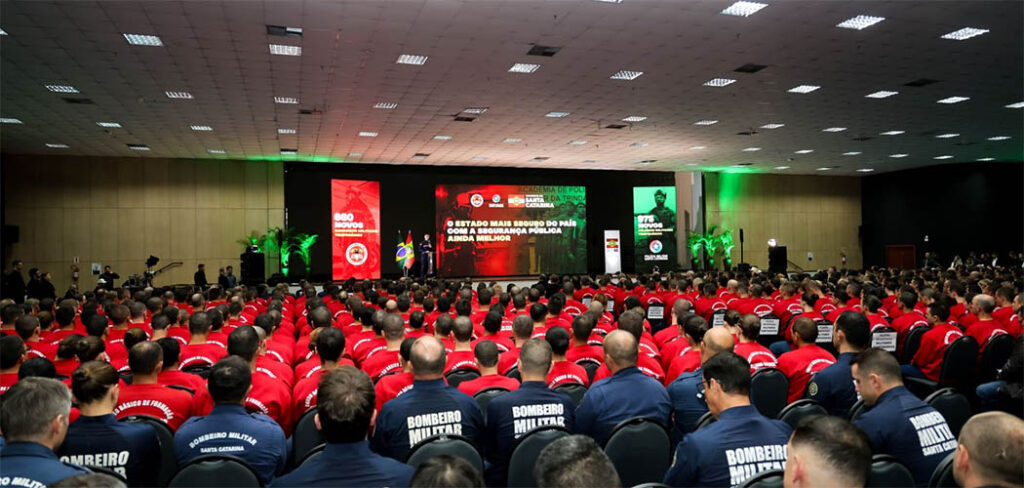 Governo de SC entrega 56 caminhões ao CBMSC, na maior renovação de frota da história da corporação