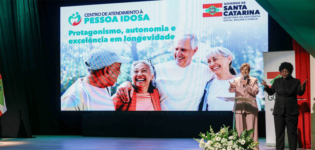 Jorginho Mello assina ordem de serviço para construção de Centros de Atendimento à Pessoa Idosa em SC