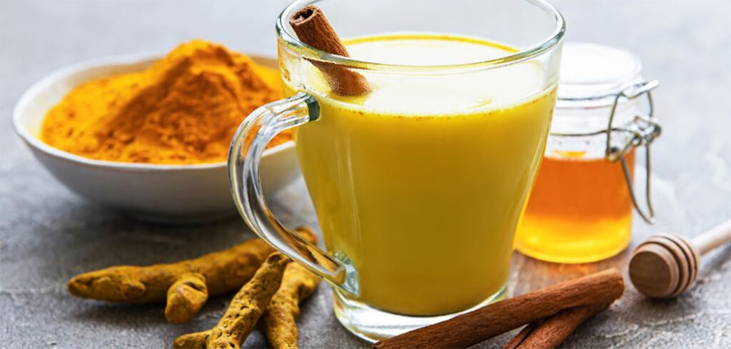 Afaste o frio com saúde: Nutricionista ensina receitas de bebidas quentes funcionais para o inverno