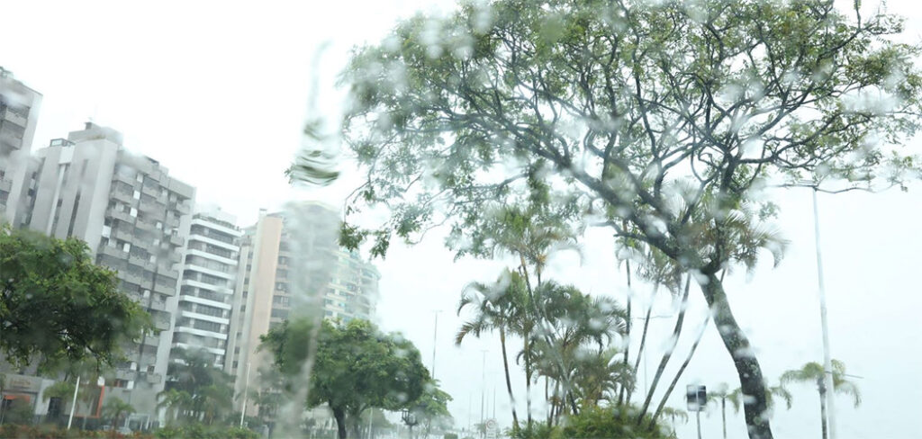 Chuva retorna a Santa Catarina neste fim de semana e frio mais intenso perde força