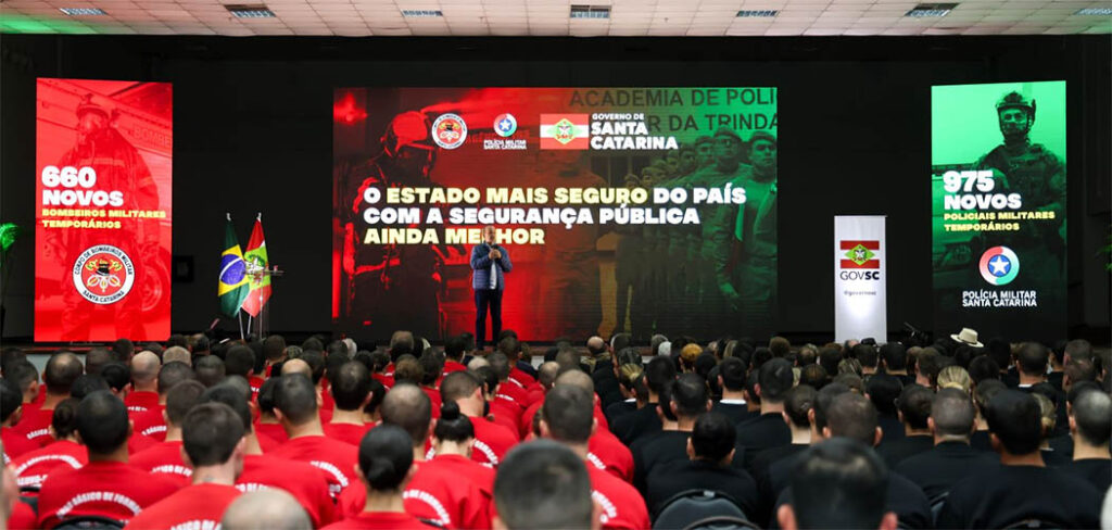 Governo de SC entrega 56 caminhões ao CBMSC, na maior renovação de frota da história da corporação