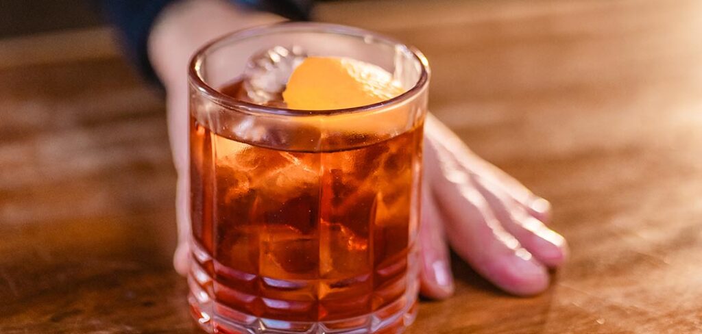 Dia Nacional do Gin (13/06): três drinks para celebrar uma das bebidas que mais conquistaram os brasileiros
