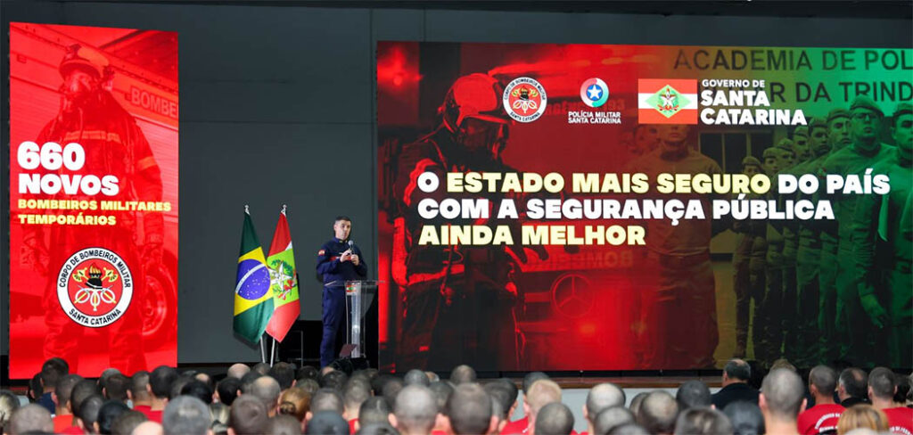 Governo de SC entrega 56 caminhões ao CBMSC, na maior renovação de frota da história da corporação