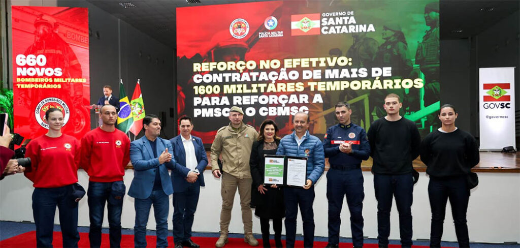Governo de SC entrega 56 caminhões ao CBMSC, na maior renovação de frota da história da corporação