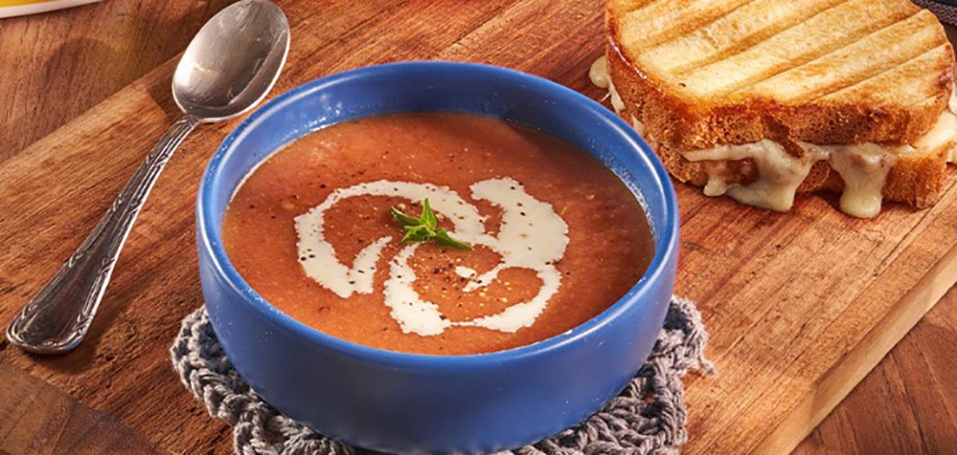 Sopa de Tomate Assado com Queijo Quente