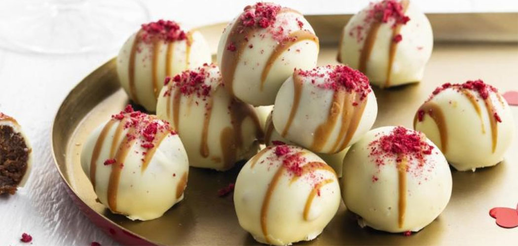 Trufas de Biscoff com chocolate branco e framboesa