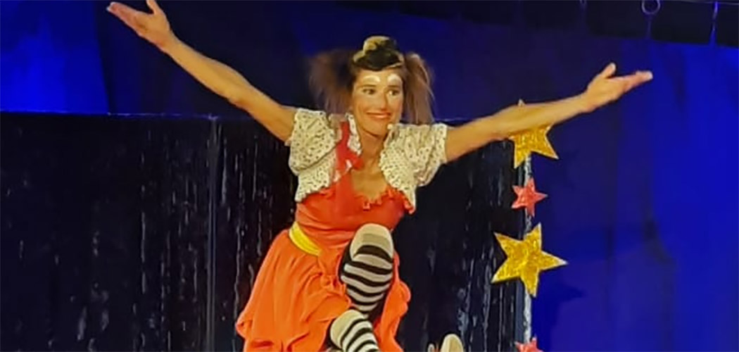 Joaçaba recebe o espetáculo gratuito "Circo da Perolinha" com música ao vivo, palhaçaria e acessibilidade em LIBRAS