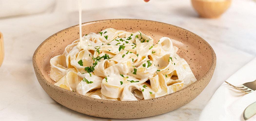 Fettuccine ao molho alfredo vegetal