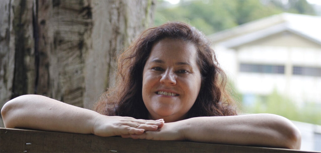 Maely Silva, CEO do Bom Dia SC, é homenageada por sua dedicação ao jornalismo e ao turismo catarinense