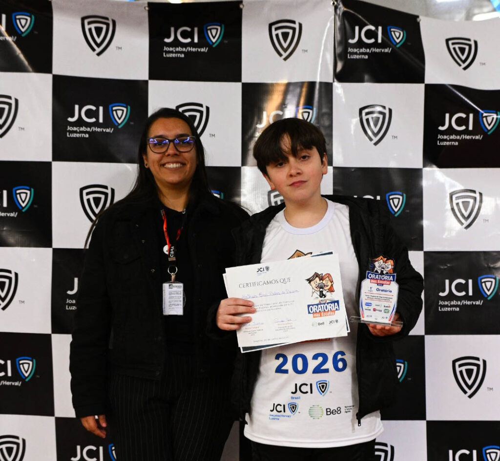 Joaçaba conquista 1º e 2º lugar no Concurso de Oratória da JCI e destaca talento dos estudantes da rede municipal