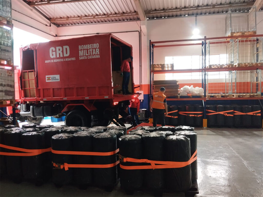 CBMSC atende famílias atingidas pelo granizo pelo Estado de SC