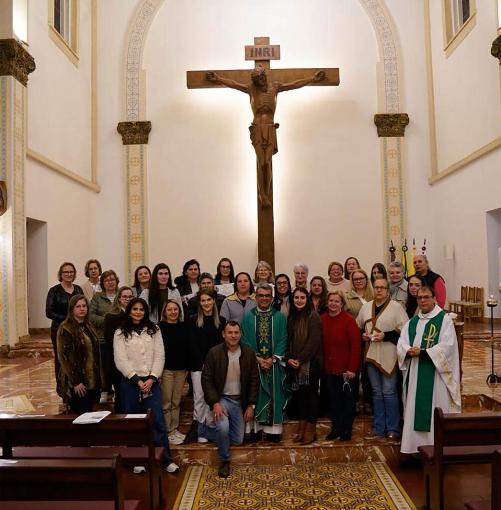Catequistas são homenageadas no Santuário Catedral Santa Teresinha do Menino Jesus em Joaçaba