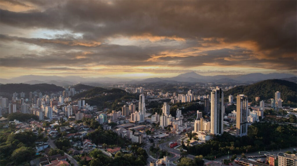Mais de 80% dos blumenauenses veem a Oktoberfest como patrimônio cultural, segundo pesquisa
